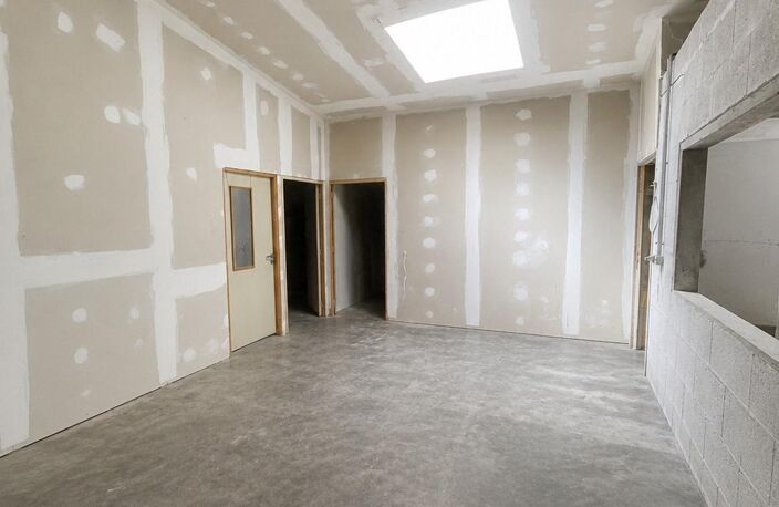 Commerce de proximité, avec parking, possible de faire un appartement attenant en cours de travaux a terminé — photo 2