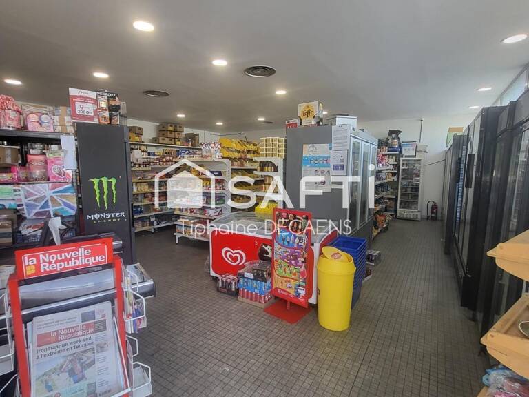 lot de 2 commerce accollé avec parking privé — photo 1