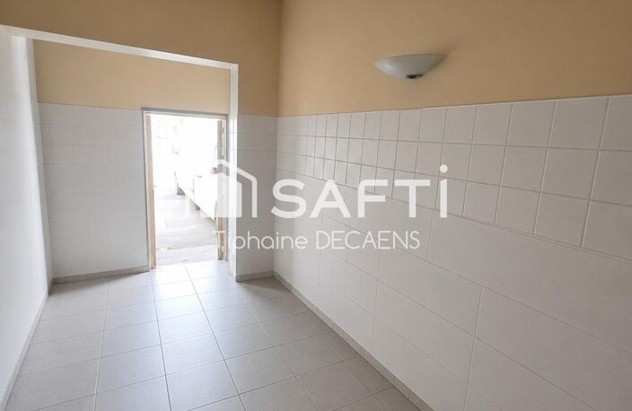 lot de 2 commerce accollé avec parking privé — photo 4
