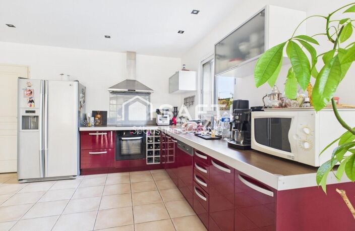 Villa lumineuse de 160 m², grand séjour de 83 m², suite parentale et jardin arboré. — photo 5