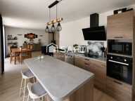 Maison rénovée avec poêle et grand garage — photo 4
