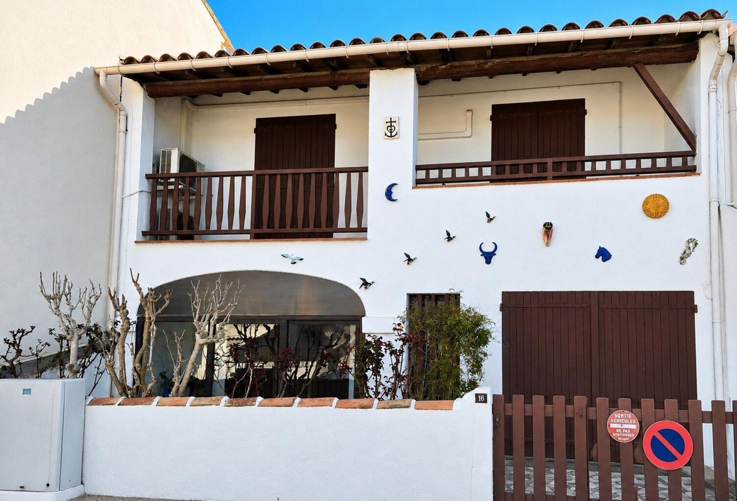Maison Les Saintes-Maries-de-la-Mer, 3 chambres, cour intérieure et garage. — photo 1