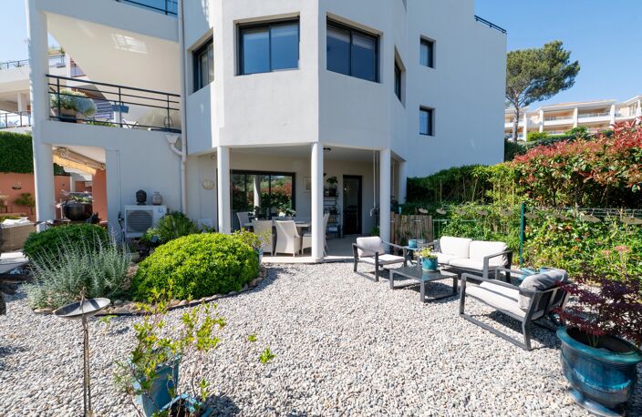 SAINT-RAPHAËL – APPARTEMENT 4 PIÈCES DE 110 M² EN REZ-DE-JARDIN AVEC 205 M² DE JARDIN PRIVATIF, GARAGE ET PISCINE — photo 5