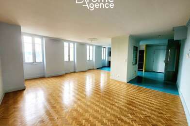 Appartement 5 pièces 885 €