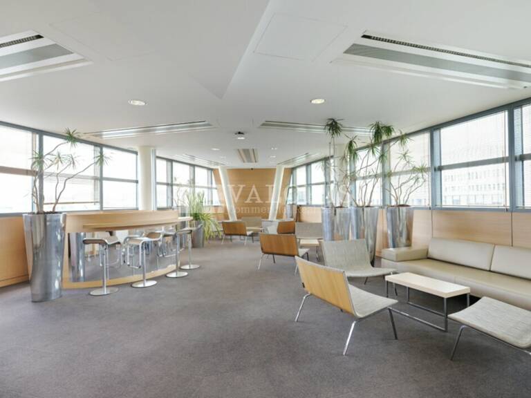 BUREAUX à LOUER — photo 1