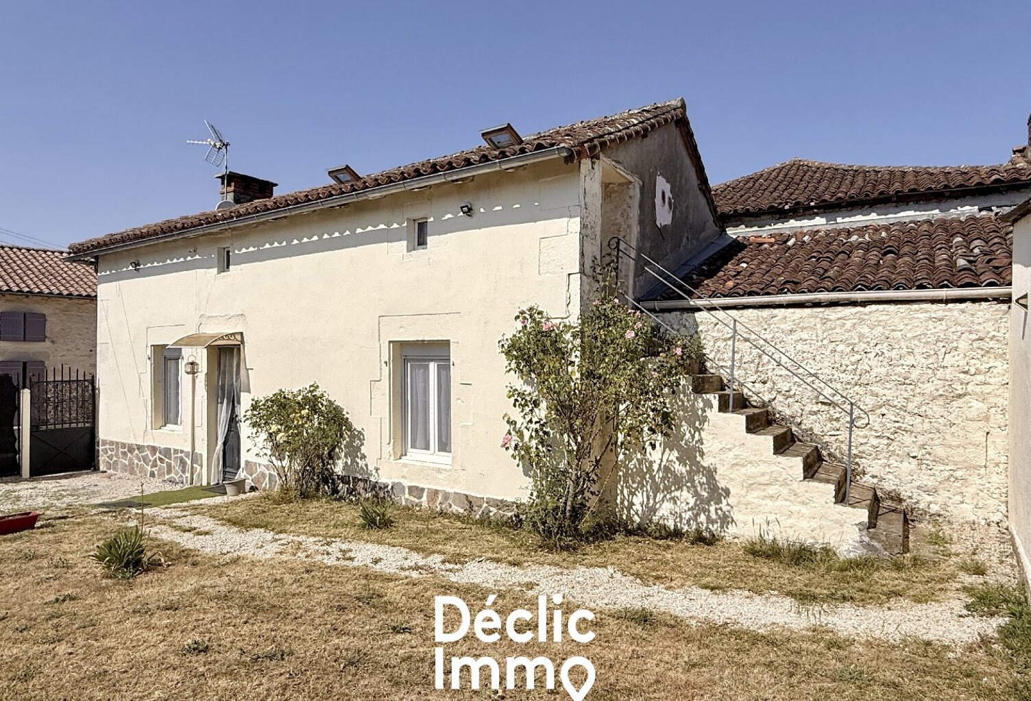 Maison rénovée à fort potentiel - 10 min de Civray — photo 1