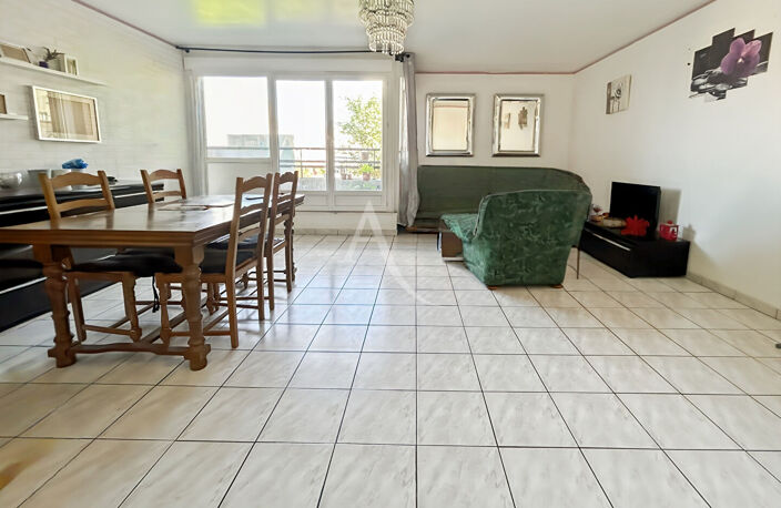 Appartement 4 pièces de 91 m² avec balcon et box à Cergy — photo 2