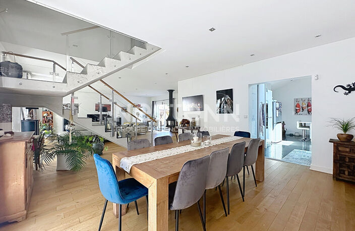 Grande maison d'exception 5 pièces 4 chambres avec piscine et terrasses - 69500 BRON — photo 4