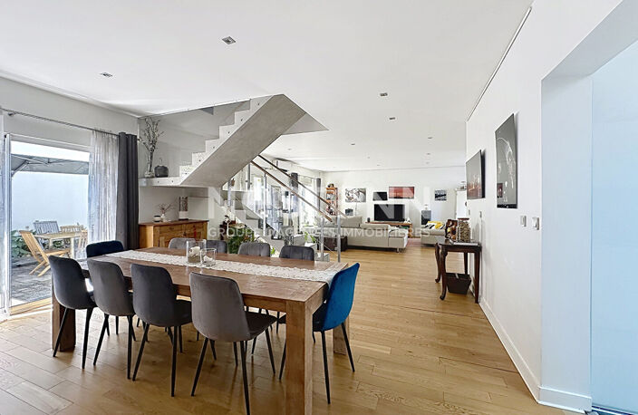 Grande maison d'exception 5 pièces 4 chambres avec piscine et terrasses - 69500 BRON — photo 5
