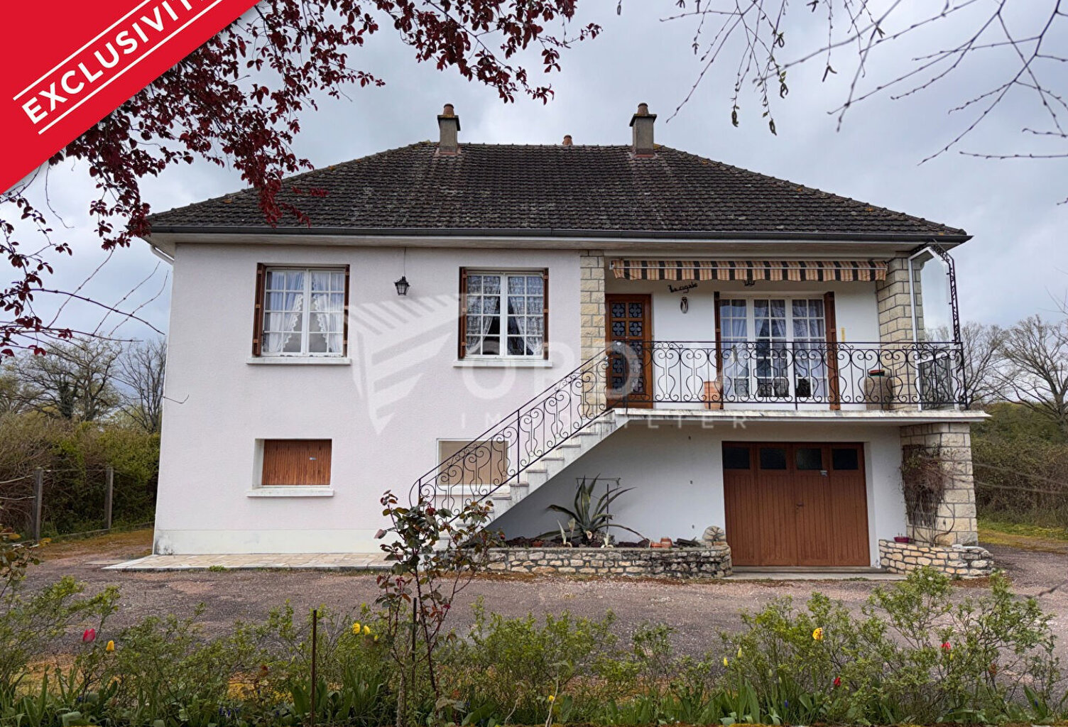 Pavillon 3 chambres sur 2 238 m² de terrain. — photo 1