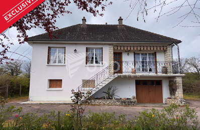 Pavillon 3 chambres sur 2 238 m² de terrain. — photo du bien