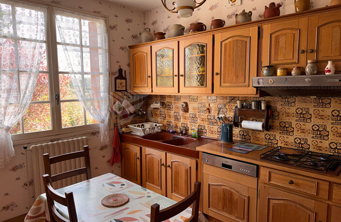 Pavillon 3 chambres sur 2 238 m² de terrain. — photo 2