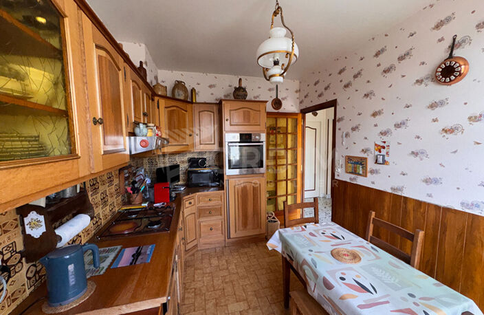 Pavillon 3 chambres sur 2 238 m² de terrain. — photo 3