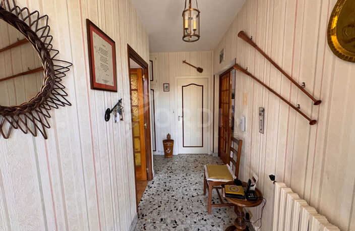 Pavillon 3 chambres sur 2 238 m² de terrain. — photo 4