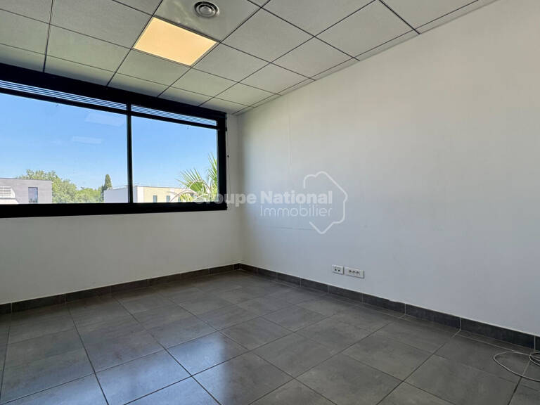 Parc Georges Besse - Local professionnel de 42 m² ? Immeuble L'Altis — photo 1