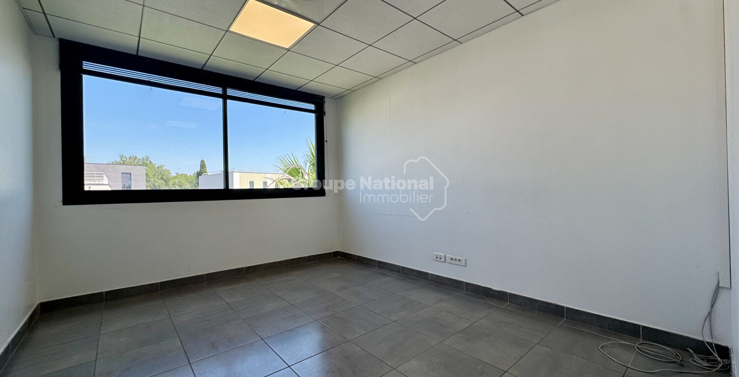 Parc Georges Besse - Local professionnel de 42 m² ? Immeuble L'Altis — photo 1