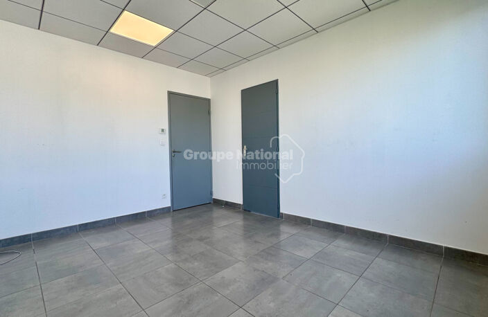 Parc Georges Besse - Local professionnel de 42 m² ? Immeuble L'Altis — photo 3
