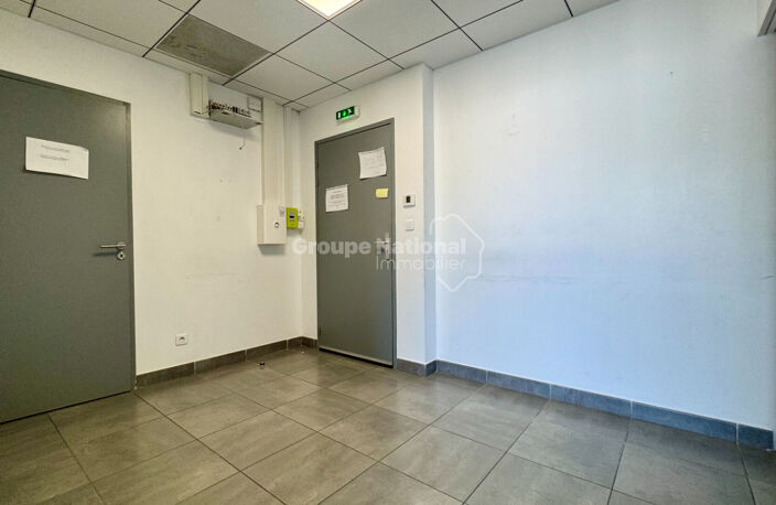 Parc Georges Besse - Local professionnel de 42 m² ? Immeuble L'Altis — photo 4