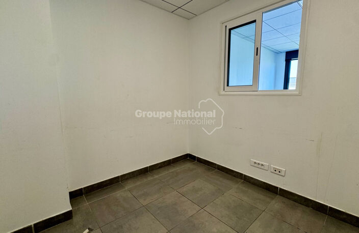Parc Georges Besse - Local professionnel de 42 m² ? Immeuble L'Altis — photo 5