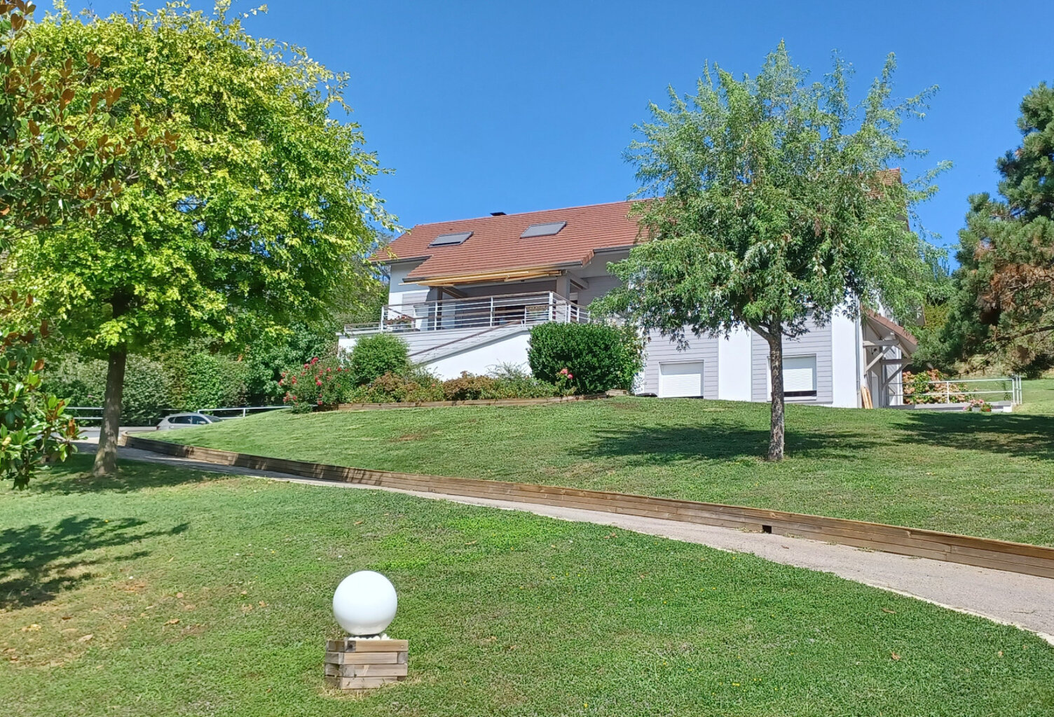 BELLE MAISON FAMILIALE de 225 m2 avec vue panoramique, piscine et appartement indépendant — photo 1
