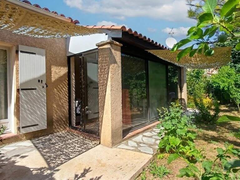 Maison avec garage, jardin et commerces à pieds - Brignoles — photo 1