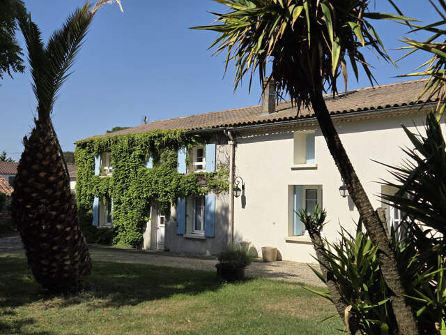 CHARENTAISE 12 pièces - 307 m2 sur 2569 M2 de terrain - SAINT SULPICE DE ROYAN — photo du bien