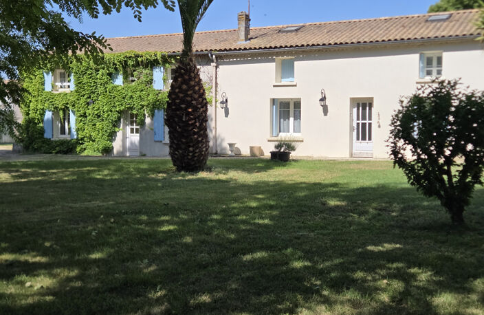 CHARENTAISE 12 pièces - 307 m2 sur 2569 M2 de terrain - SAINT SULPICE DE ROYAN — photo 4