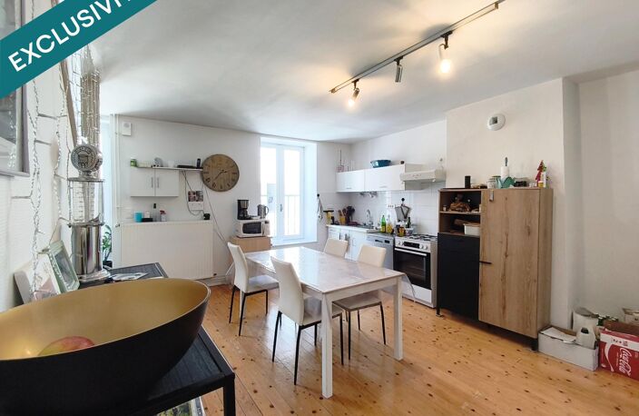 Immeuble d'une surface habitable de 196 m2 en plein coeur de Saint-Amour — photo 3