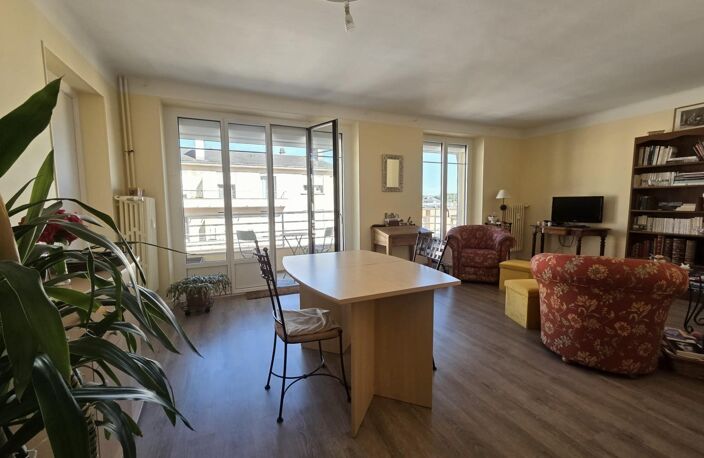 Bel appartement lumineux au calme avec balcon, jardin, caves et garage à proximité des commodités — photo 2