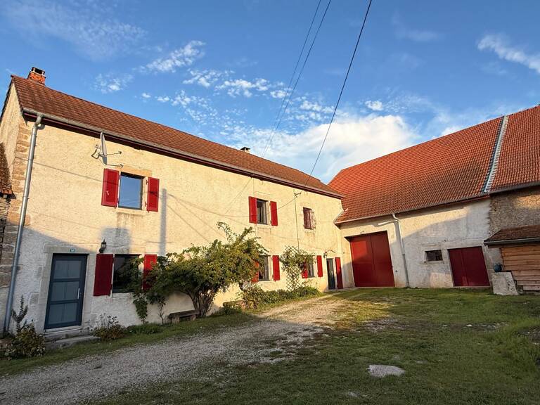Maison ancienne rénovée de 209 m2, dépendance et terrain de 1900 m2. — photo 1