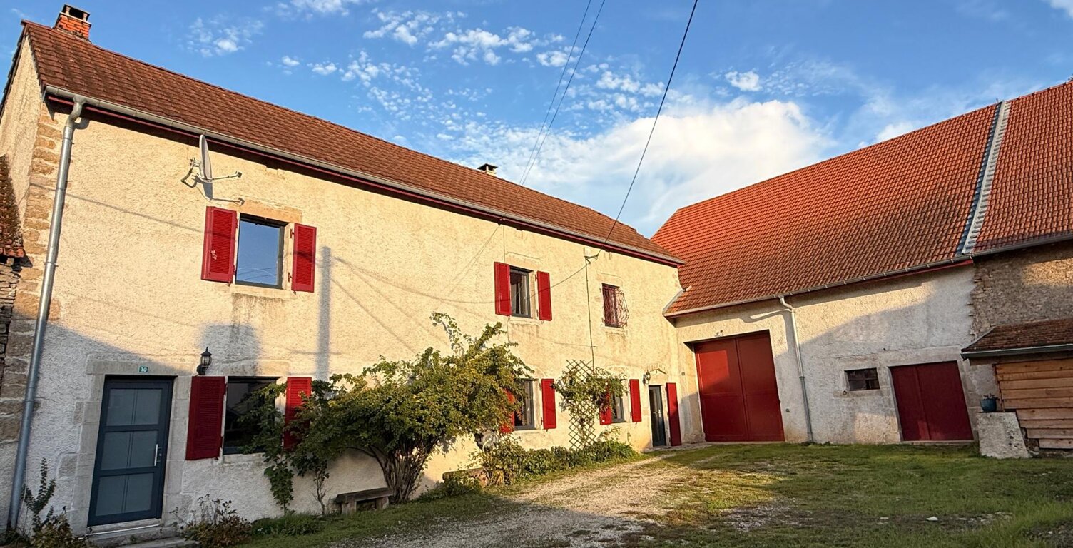 Maison ancienne rénovée de 209 m2, dépendance et terrain de 1900 m2. — photo 1