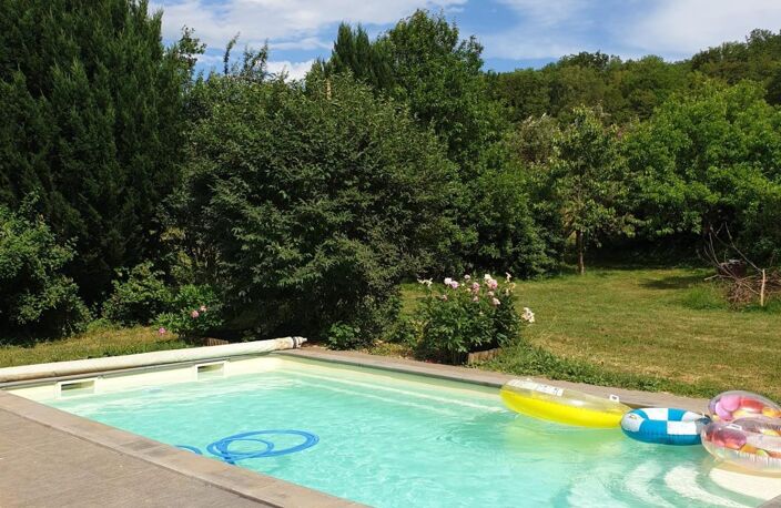 Maison ancienne rénovée de 209 m2, dépendance et terrain de 1900 m2. — photo 3