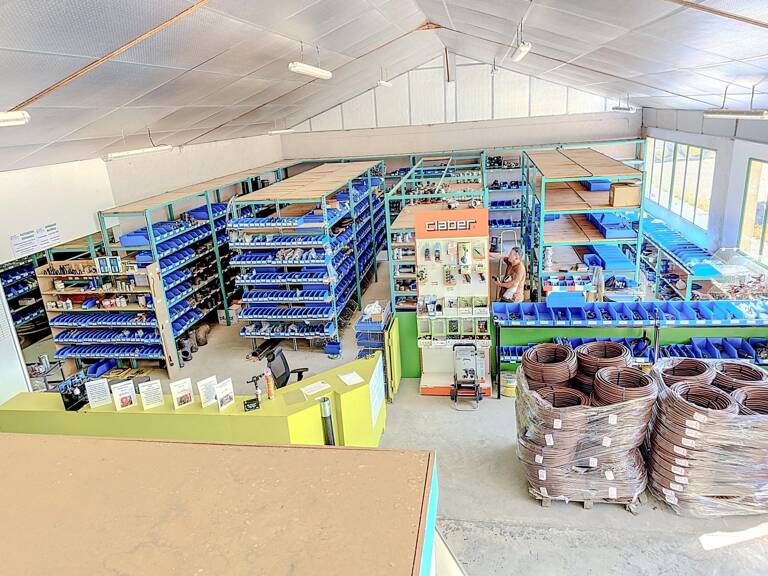 Murs commerciaux et Bureaux- rayon de braquage 42m — photo 1