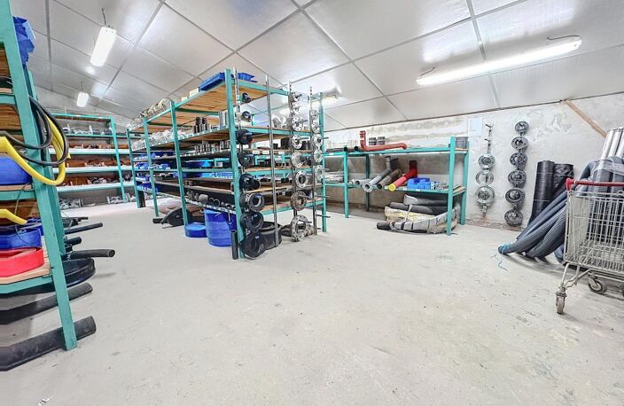 Murs commerciaux et Bureaux- rayon de braquage 42m — photo 2