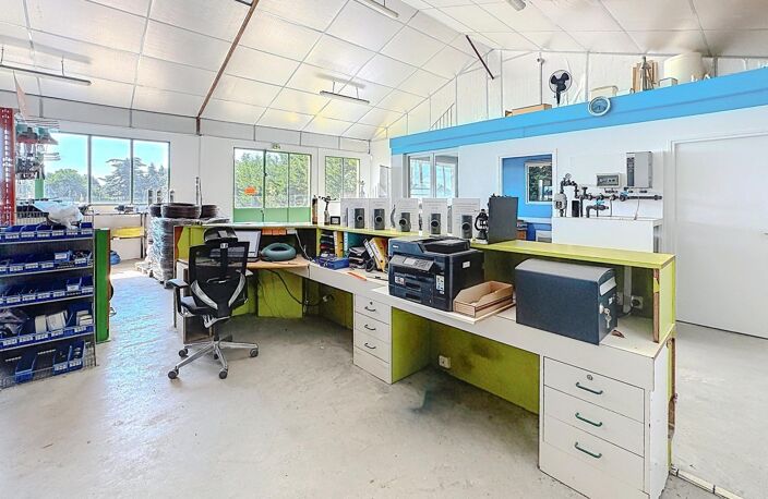 Murs commerciaux et Bureaux- rayon de braquage 42m — photo 4