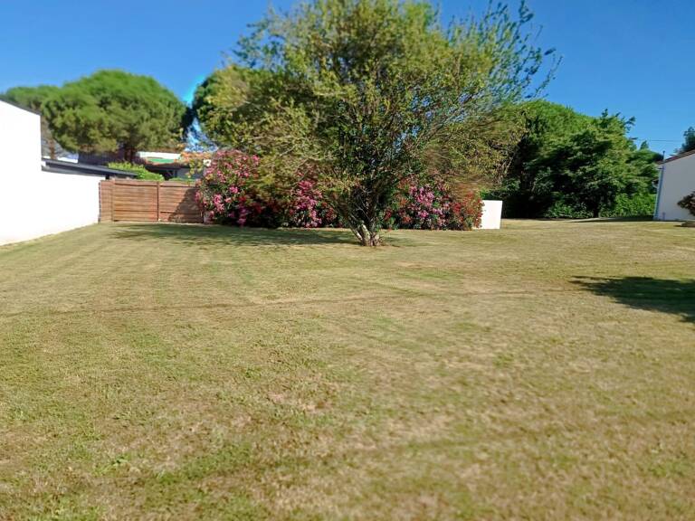 TERRAIN Â BATIR DE 840m2 AVEC PISCINE DE 50m2 — photo 1