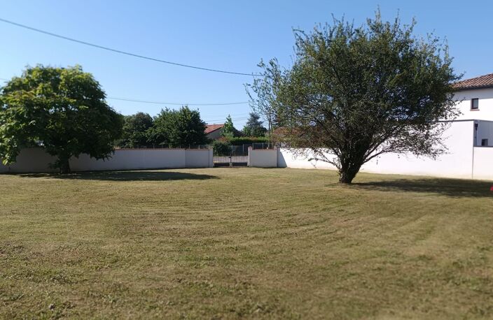 TERRAIN Â BATIR DE 840m2 AVEC PISCINE DE 50m2 — photo 3