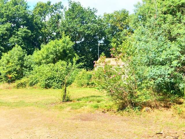 Vente Terrain à bâtir 700 m&sup2; — photo du bien