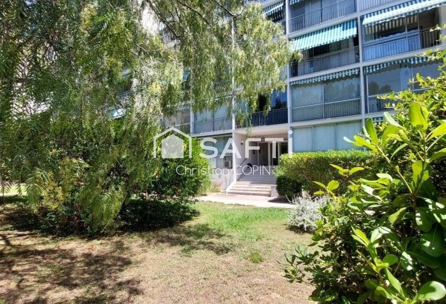 CHARMANT STUDIO À VENDRE À BANDOL — photo 1