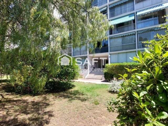 CHARMANT STUDIO À VENDRE À BANDOL — photo du bien