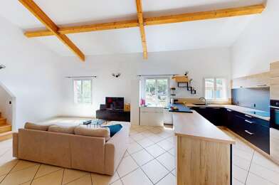 Appartement 3 pièces 885 €