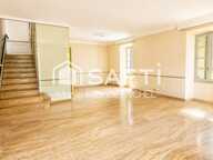 268 m² de caractère sur 885 m² de terrain ! Authentique maison en pierre offrant de beaux volumes, un grand garage, des dépendances et un fort potentiel d'aménagement. Idéale pour une grande famille, un projet de gîtes ou un investissement. Une opportunité rare à découvrir rapidement ! — photo 2