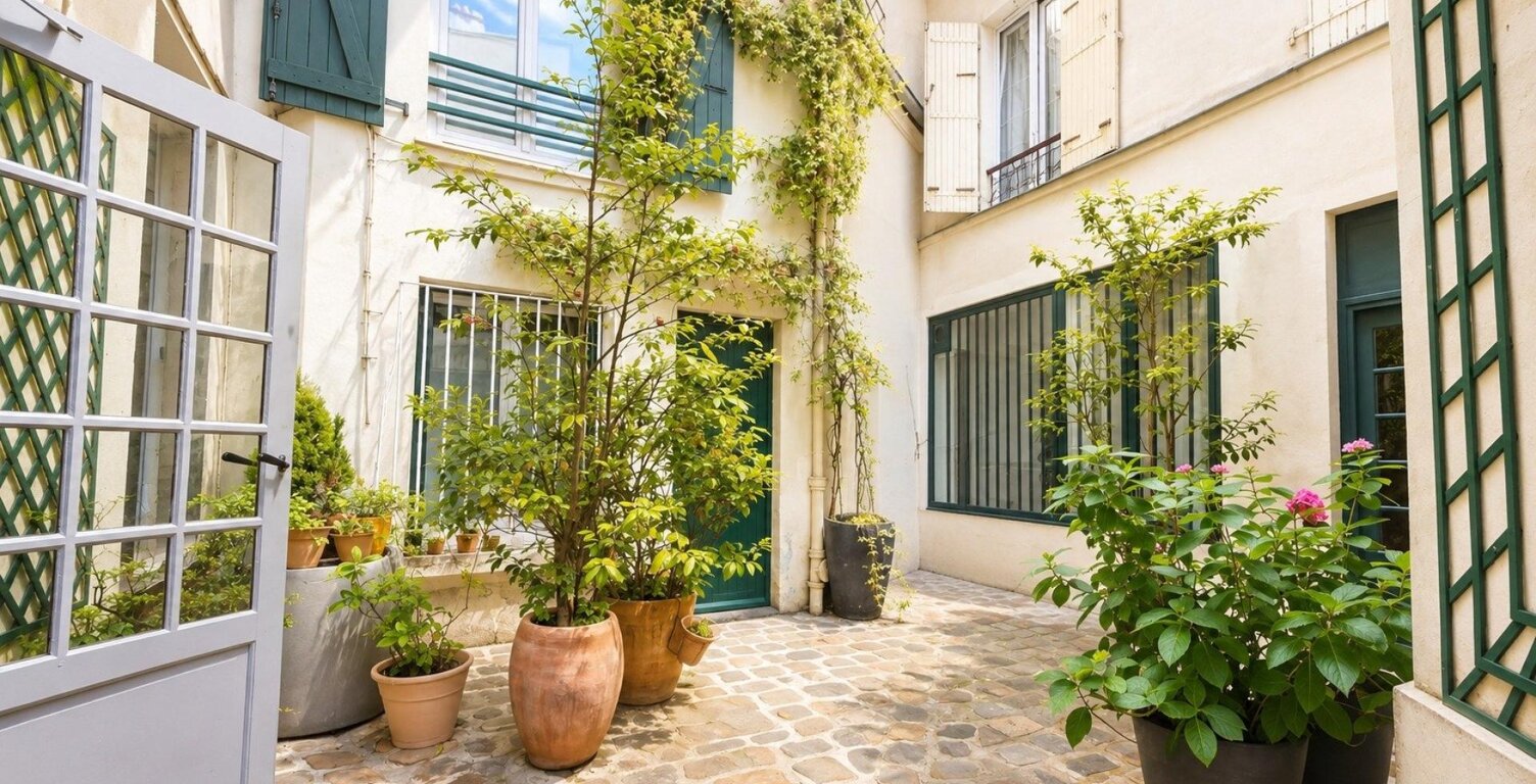 PETIT LOFT ATYPIQUE 3M50 SOUS PLAFOND À 2 PAS DE BASTILLE — photo 1