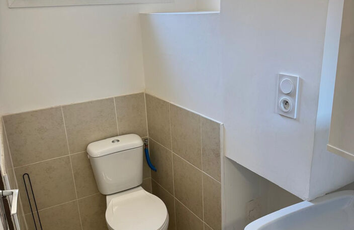 studio meublé refait à neuf — photo 2