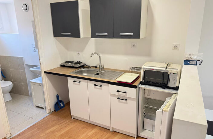 studio meublé refait à neuf — photo 3