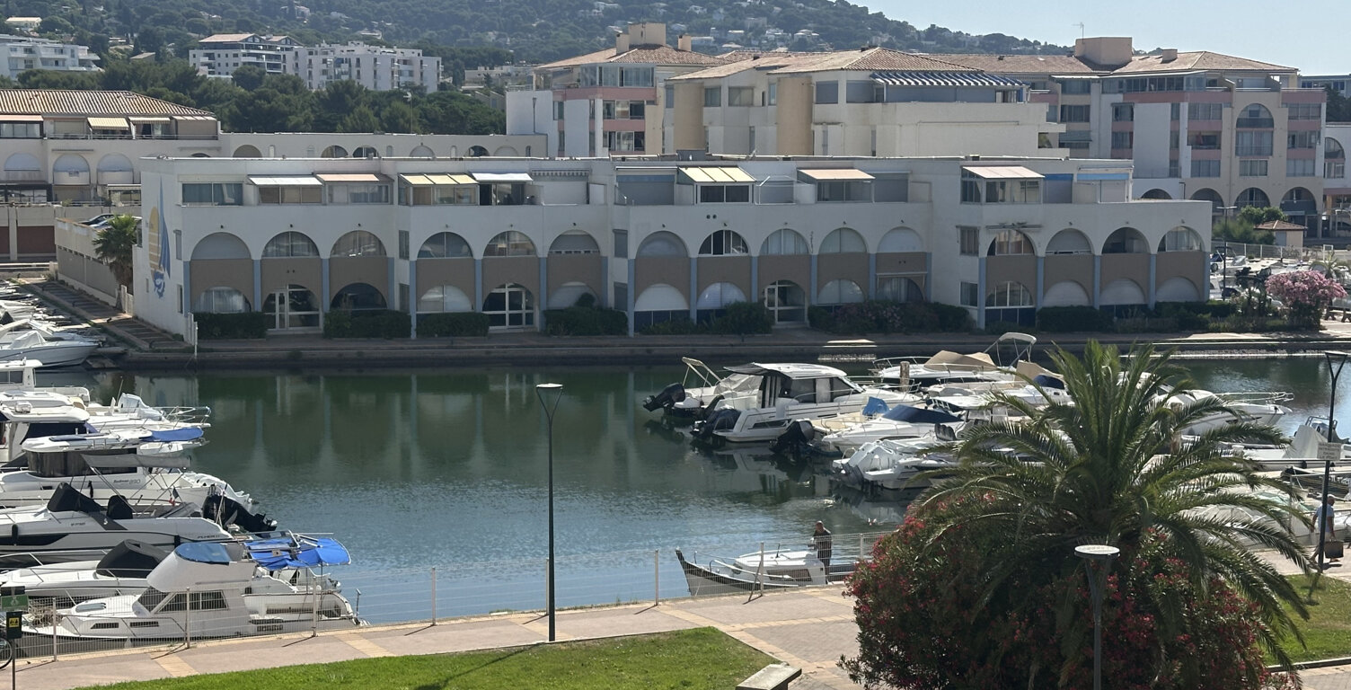 Appartement T2   cabine  SH 31 M2  loggia et  parking privé — photo 1