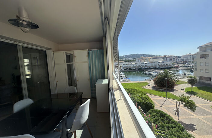 Appartement T2   cabine  SH 31 M2  loggia et  parking privé — photo 2