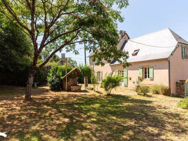 Maison en pierre de 6 pièces principales — photo du bien