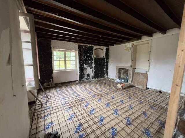 Maison en pierre de 4 pièces principales — photo du bien