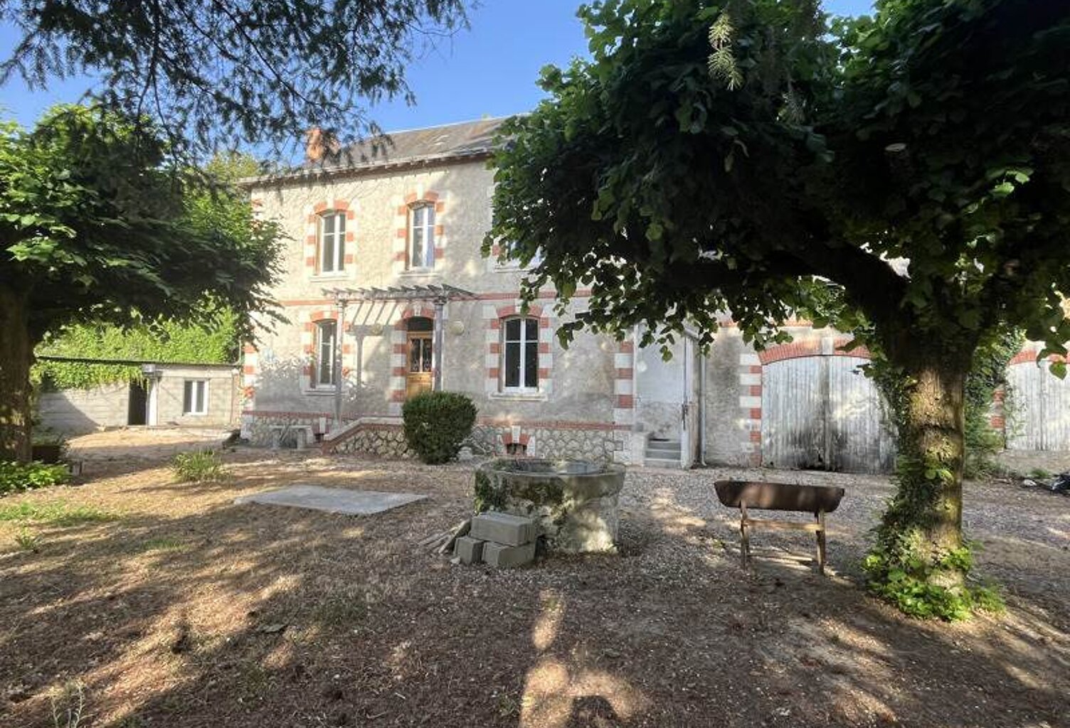 Maison en pierre de 4 pièces principales — photo 1